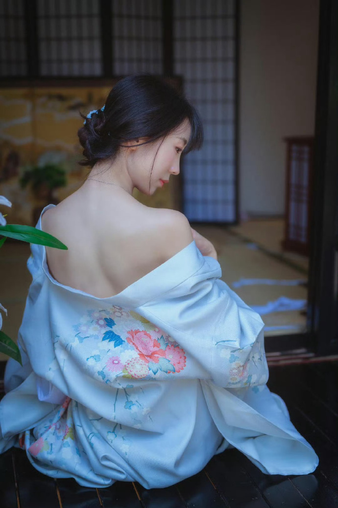 黄果短剧《琼明女神录》-短剧首发·序幕片段封面